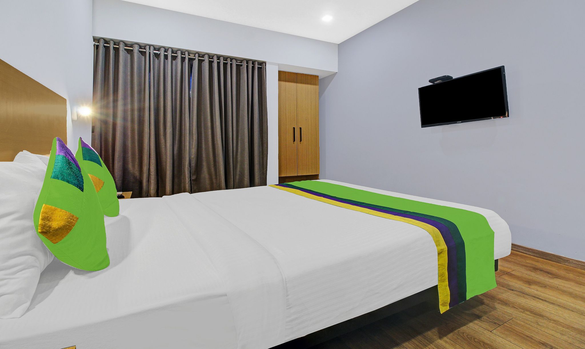 Treebo Town Plaza, Pune Station Standard Double Room 8