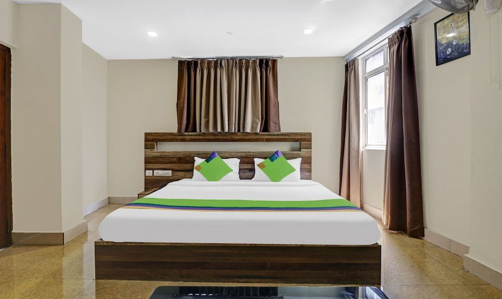 Treebo Darwesh Residency Standard Double Room 15