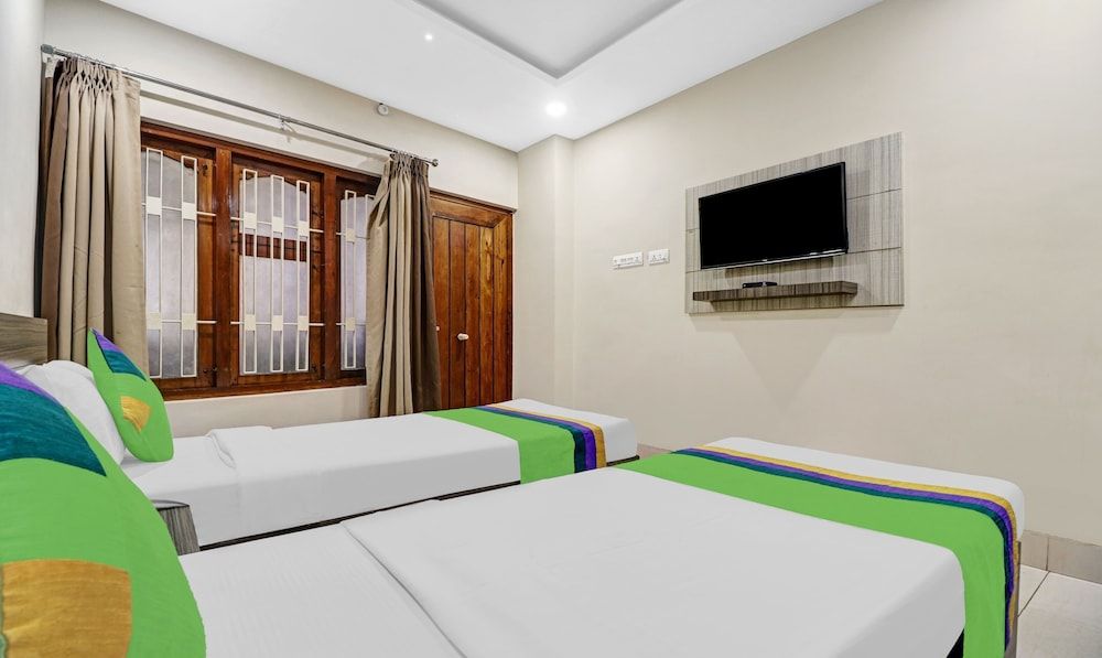 Treebo Darwesh Residency Standard Double Room 9