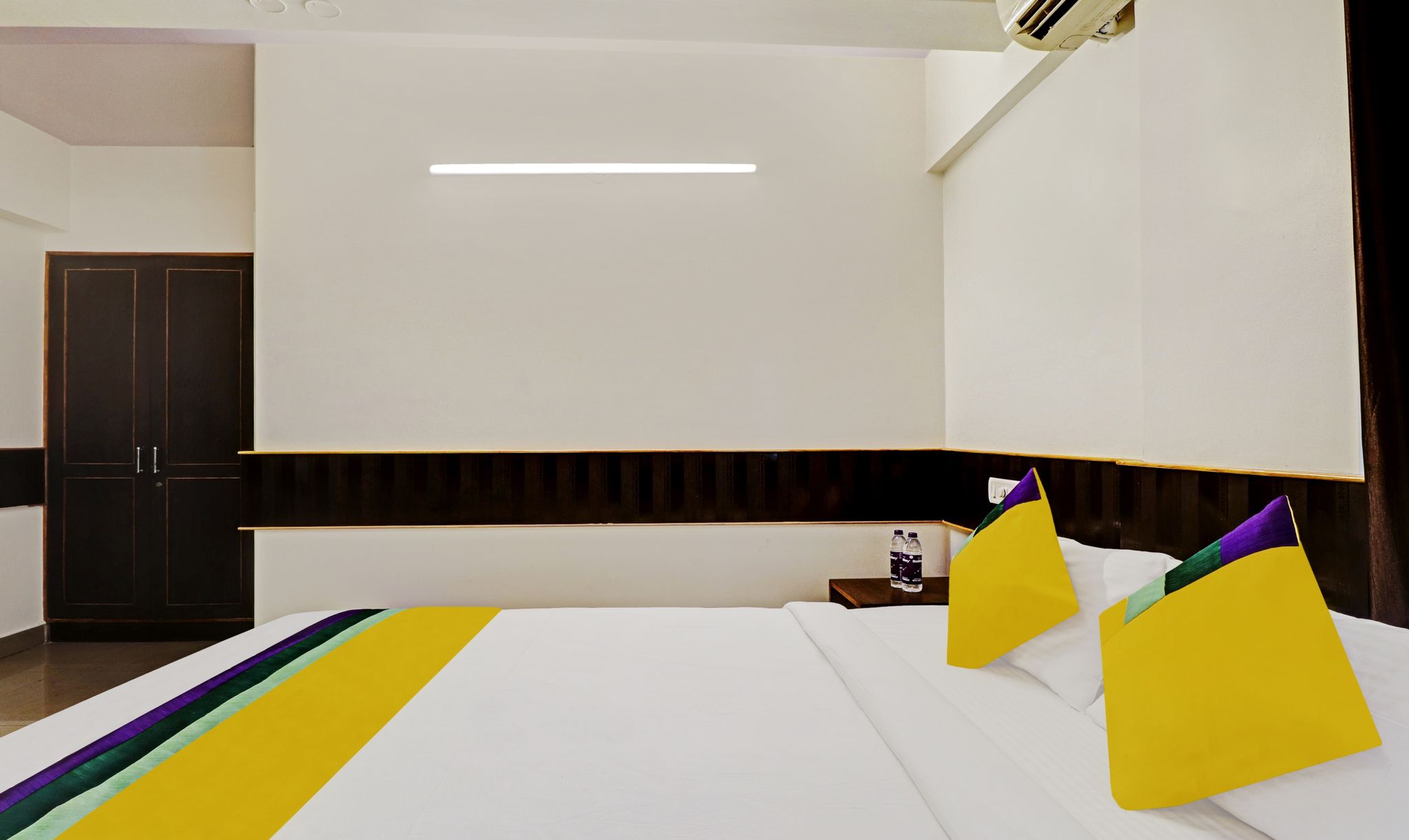 Itsy Hotels HSR Comfort Standard Double Room 3