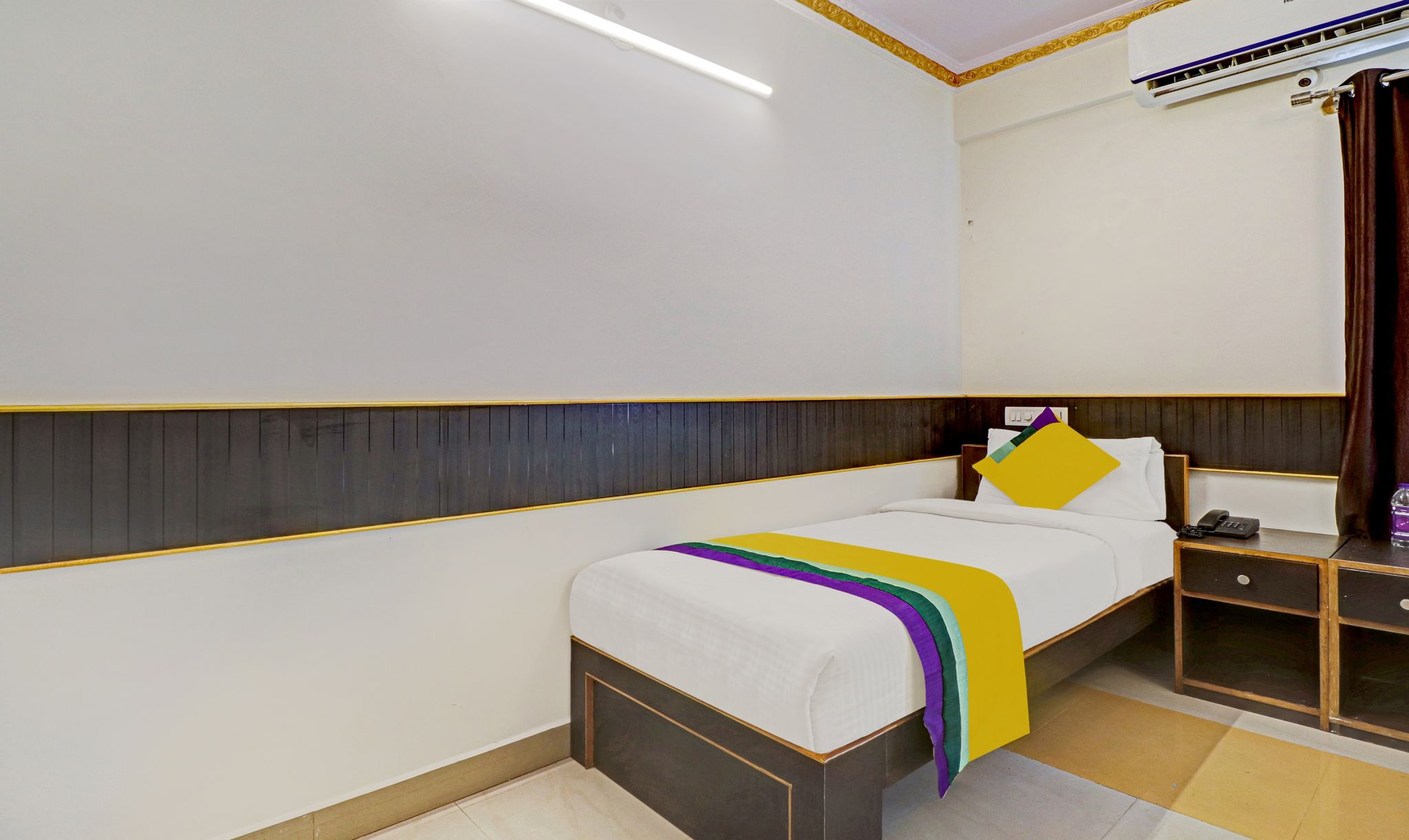 Itsy Hotels HSR Comfort Standard Double Room 4