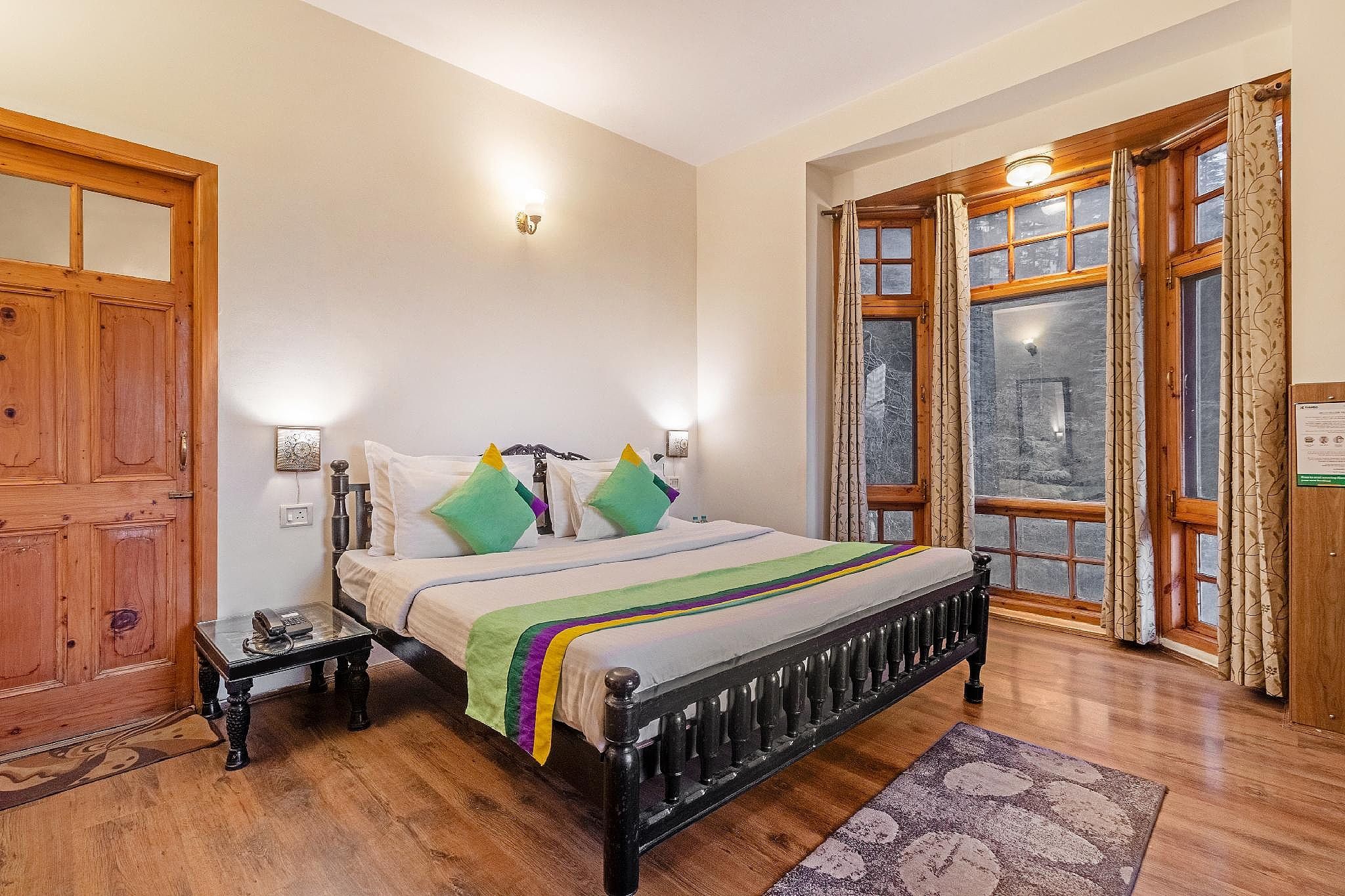 Deluxe Valley View Room