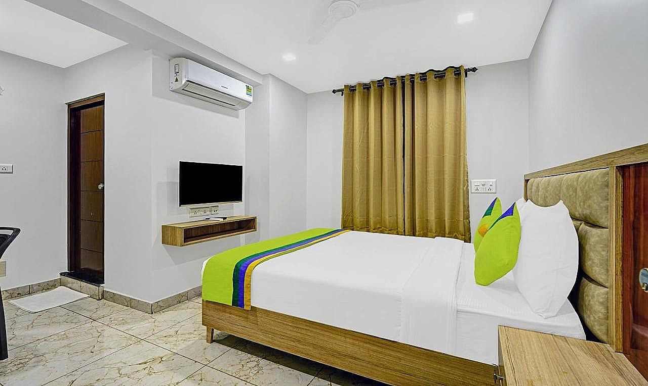 Treebo Elmas Grand Standard Double Room 2