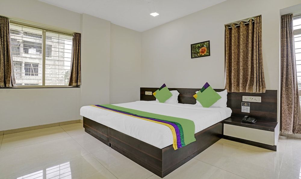 Treebo Excellent Homes, Nashik Deluxe Double Room 8