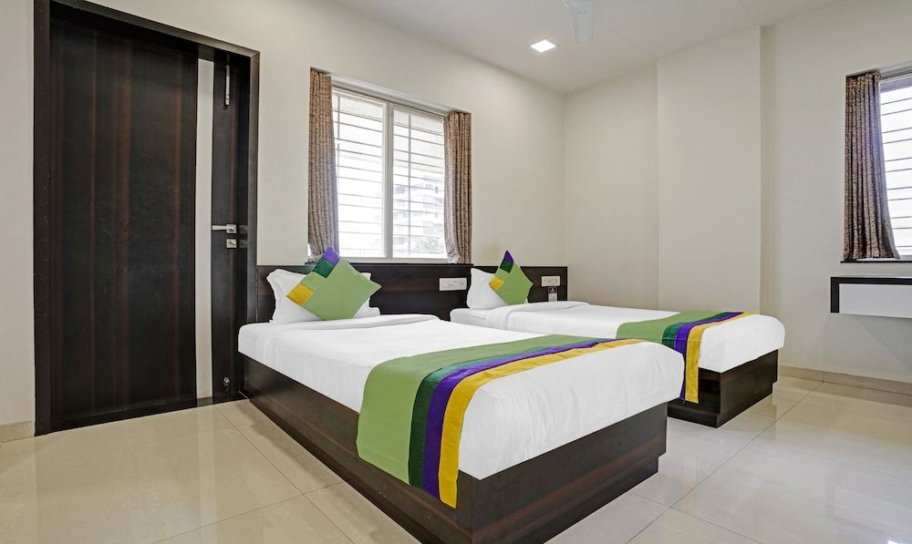 Treebo Excellent Homes, Nashik Deluxe Double Room 7