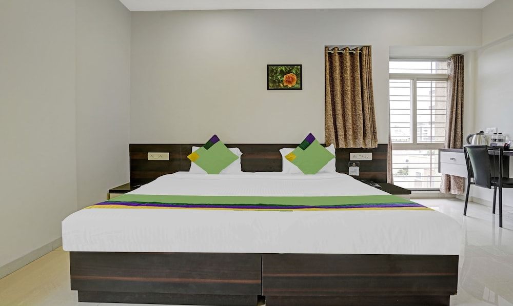 Treebo Excellent Homes, Nashik Deluxe Double Room 5
