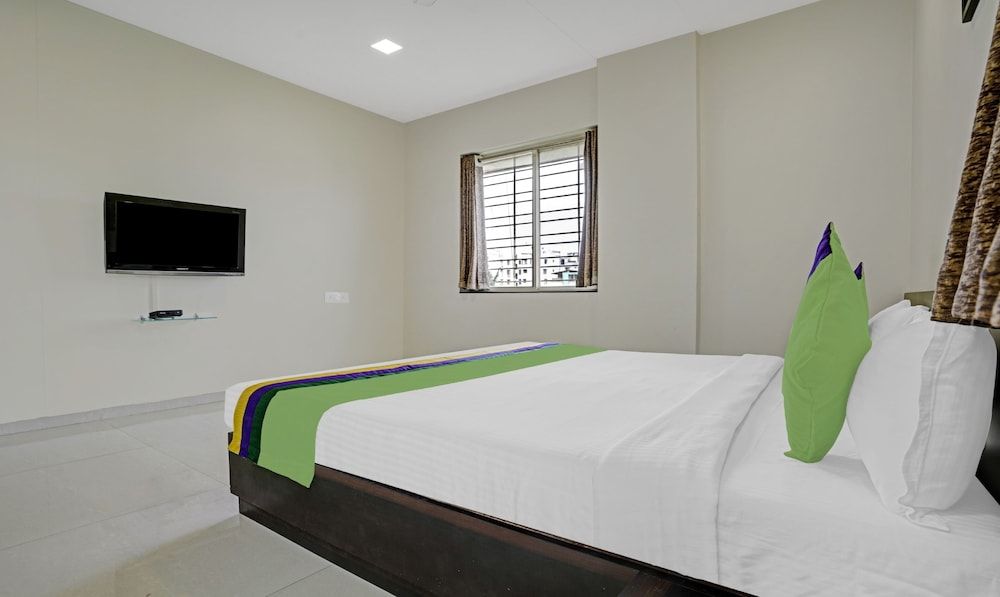 Treebo Excellent Homes, Nashik Deluxe Double Room 3