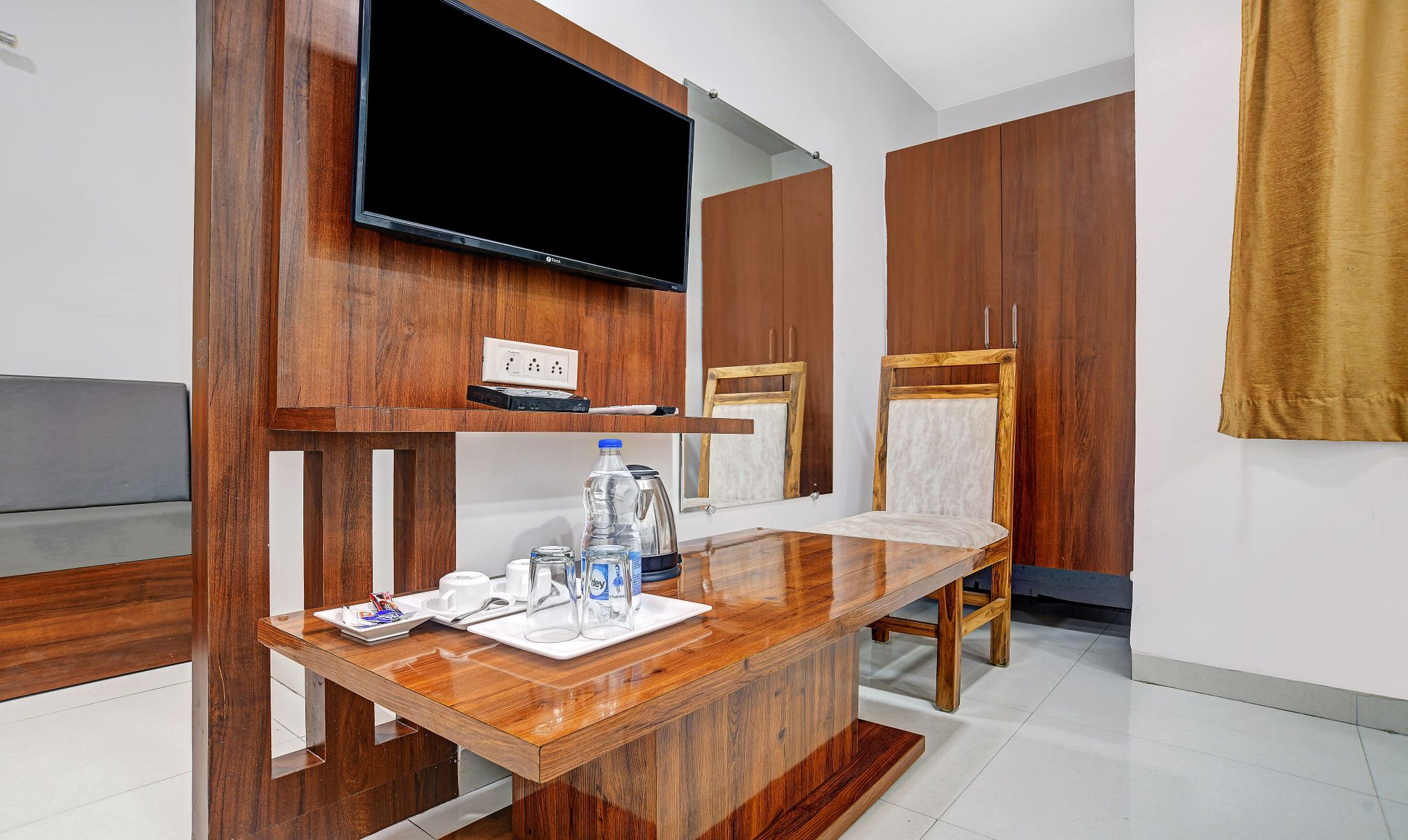 Treebo Trend Ten Eleven Grand OAK 4