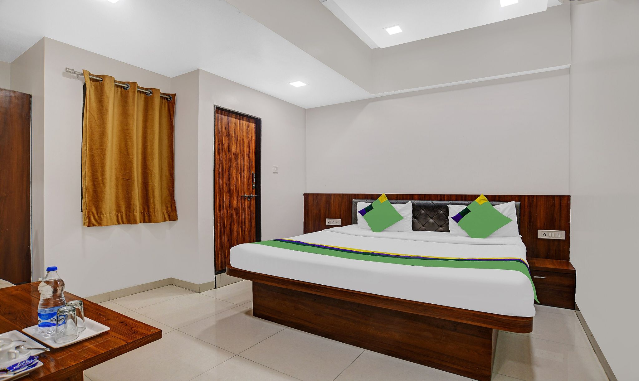 Treebo Trend Ten Eleven Grand OAK 3