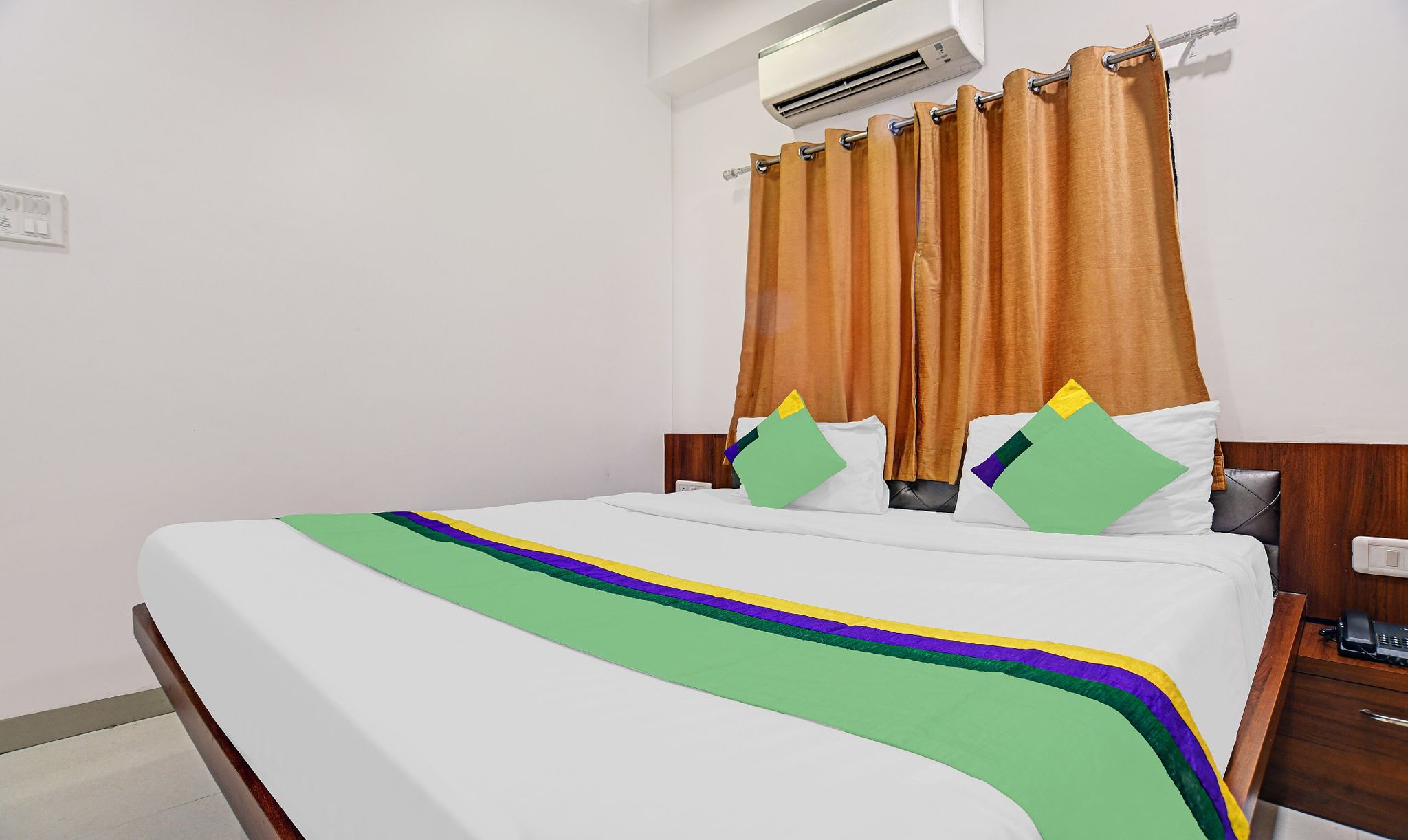 Treebo Trend Ten Eleven Grand OAK 2