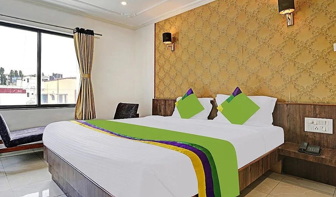 Treebo Taj Dream Deluxe Double Room 3