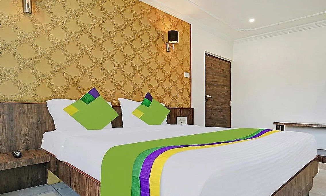 Treebo Taj Dream Deluxe Double Room 2