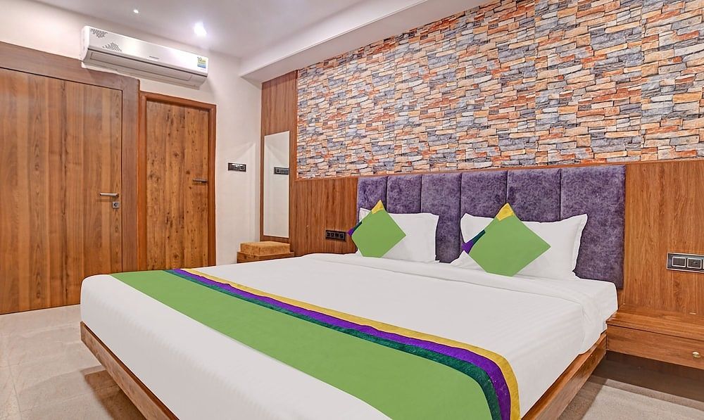 Treebo Merit Deluxe Double Room 3