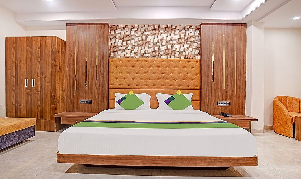 Treebo Merit Deluxe Double Room 11