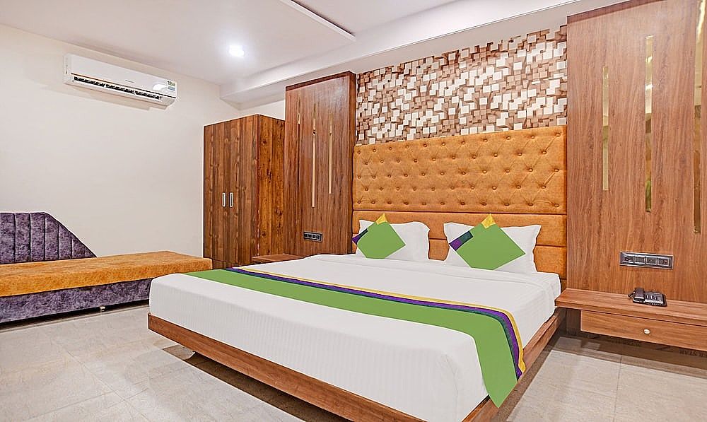 Treebo Merit Deluxe Double Room 9
