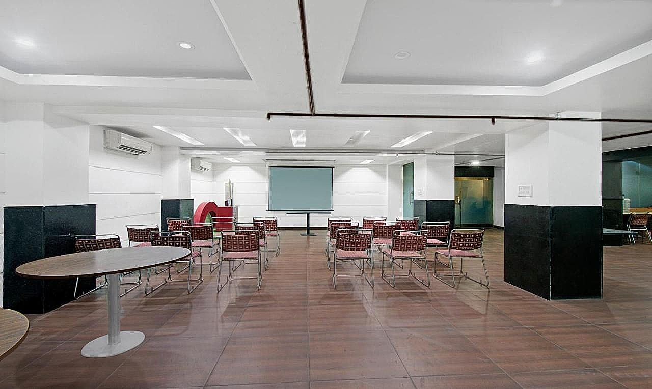 Treebo Maharaja Residency Standard Double Room 2