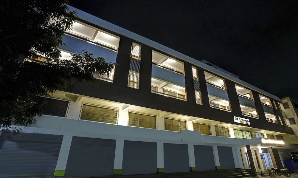 undefined Itsy Hotels Oasis Pride 2