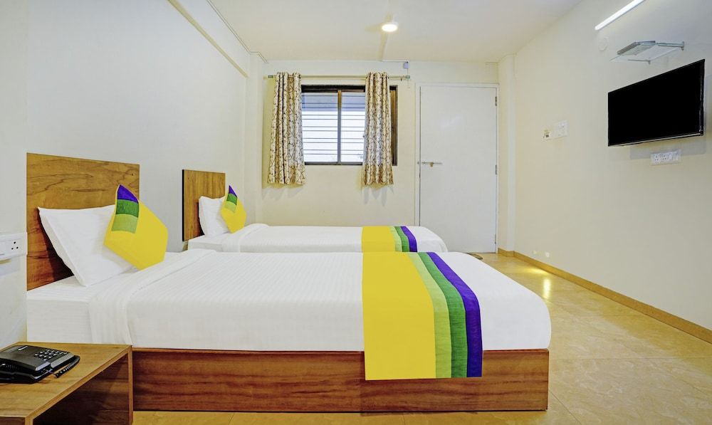 Itsy Hotels Oasis Pride Standard Double Room 9