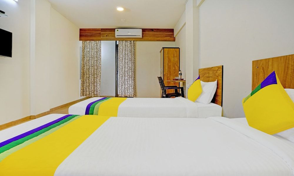 Itsy Hotels Oasis Pride Standard Double Room 3