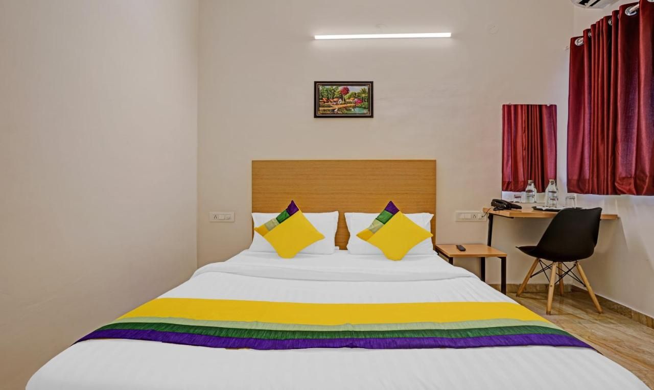 Itsy Hotels Flowers Park Standard Double Room 2