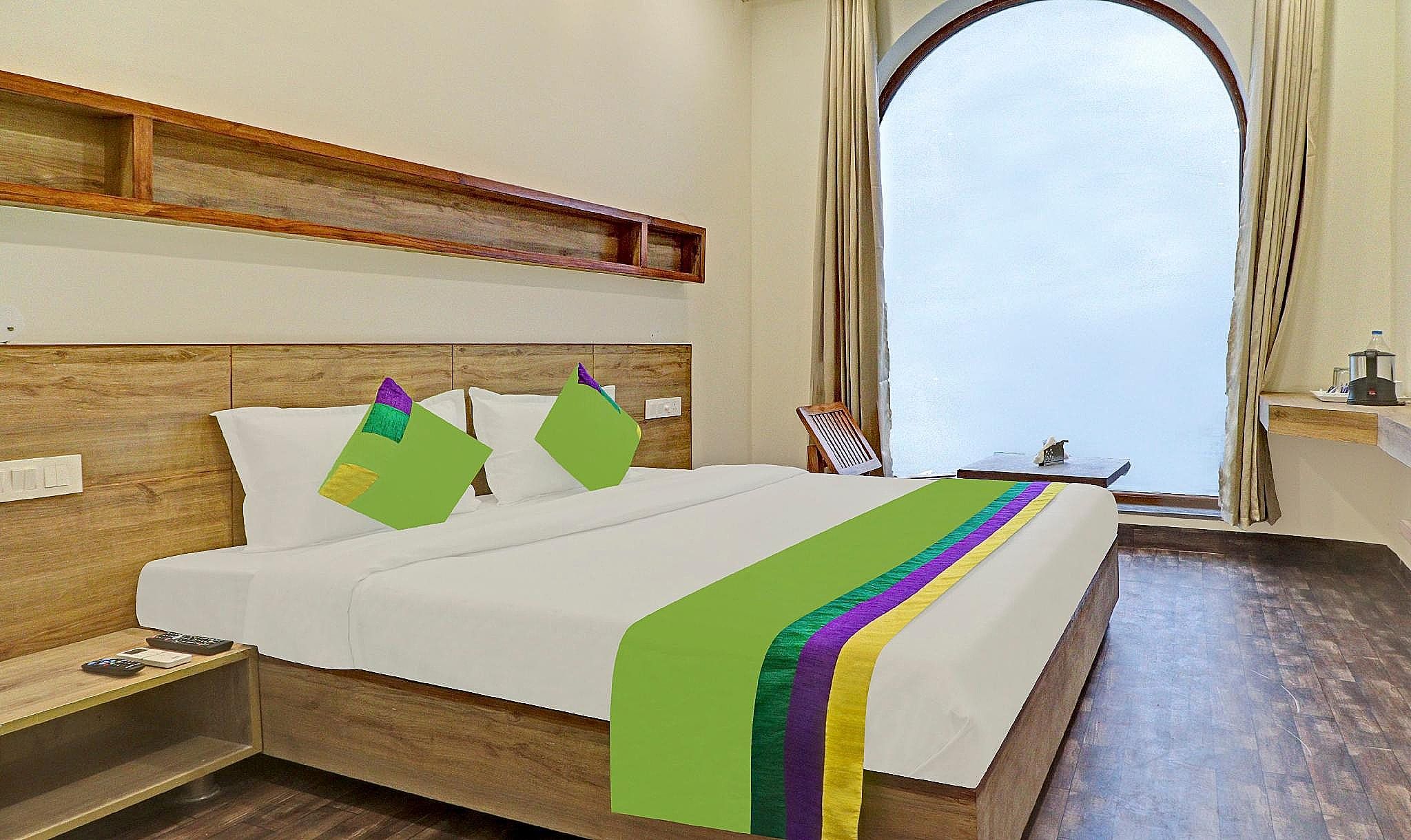 Treebo Delmont Standard Double Room 11
