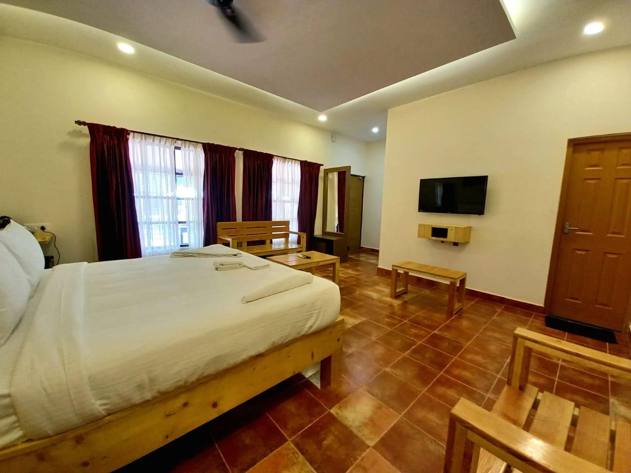 Premium Deluxe Pool Corner King Room