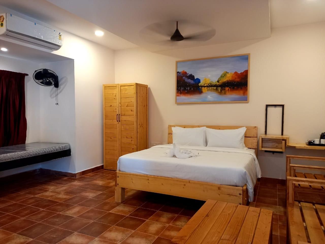 Premium Deluxe Pool Corner King Room