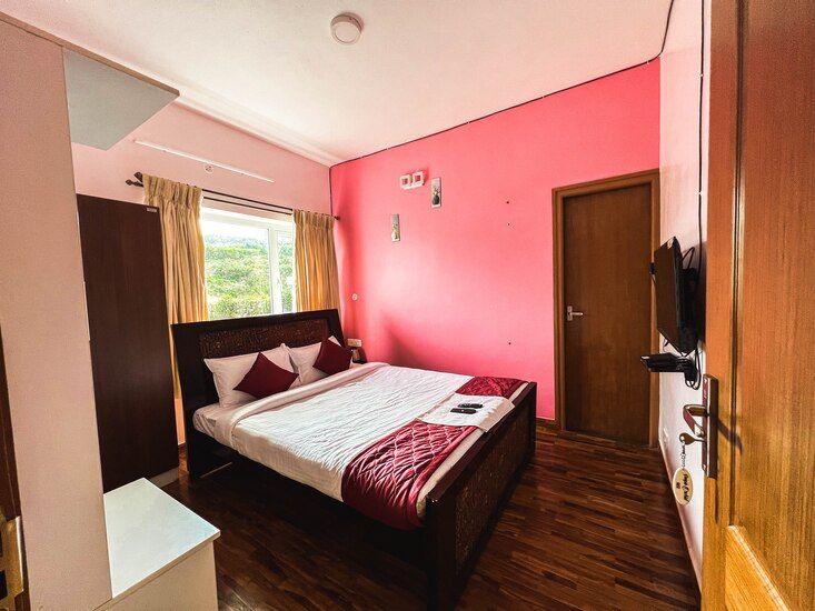 Standard Queen Room