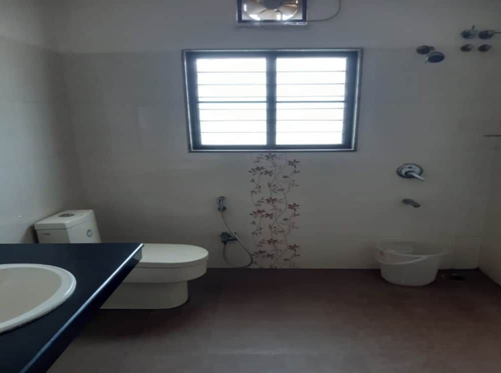 Mayfair Service Apartments Standard Room 4