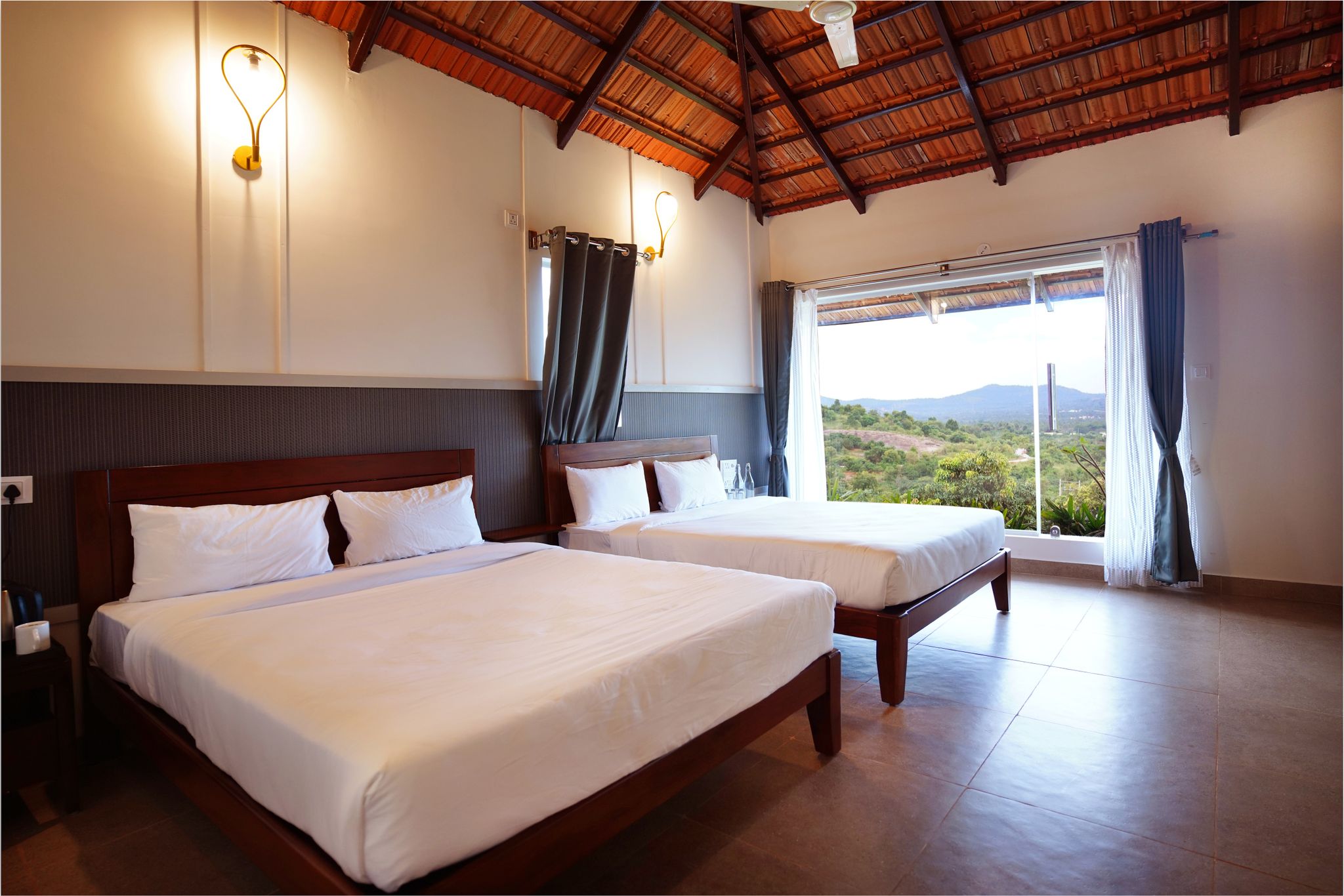 The Helliconia with Jacuzzi