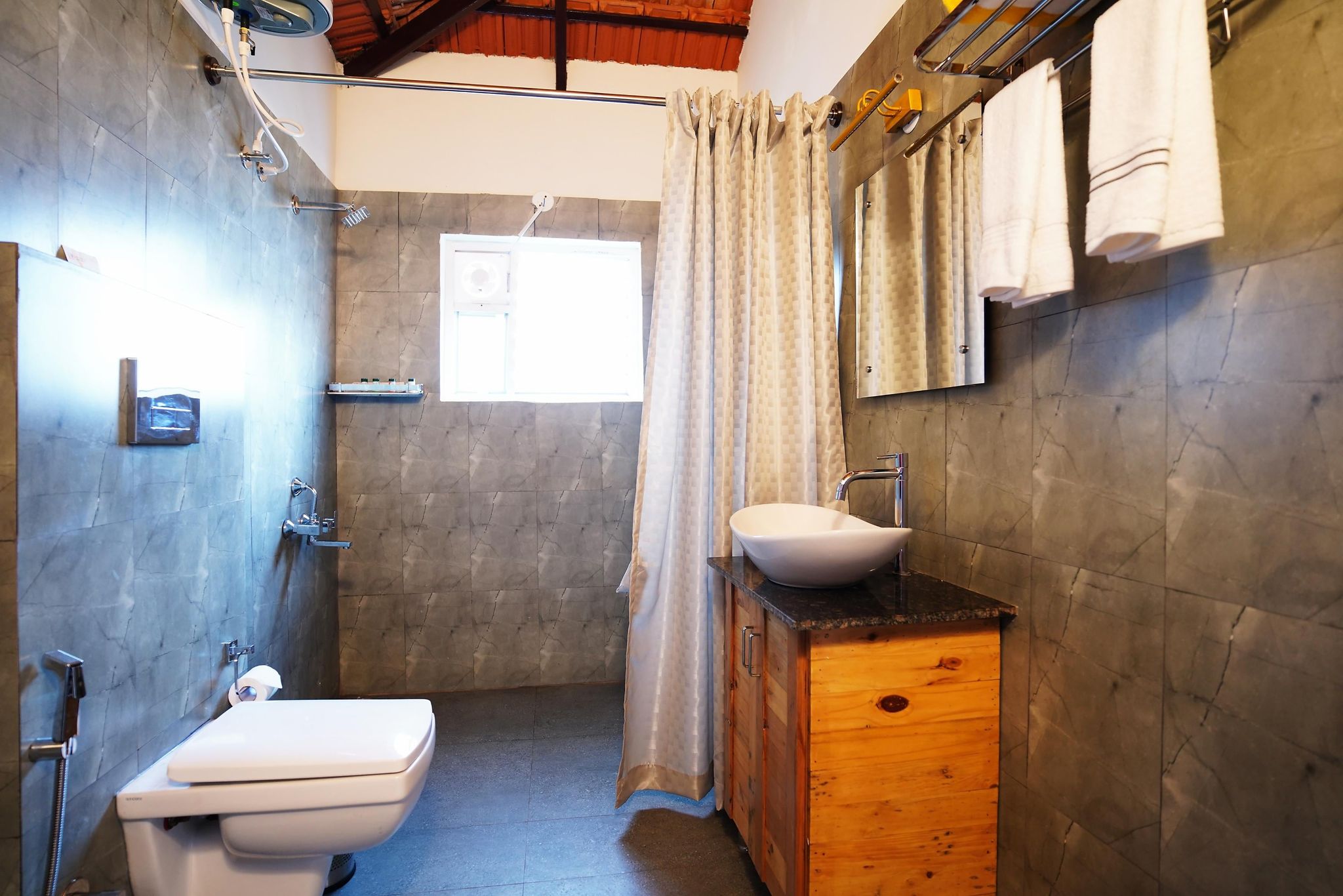 The Helliconia with Jacuzzi