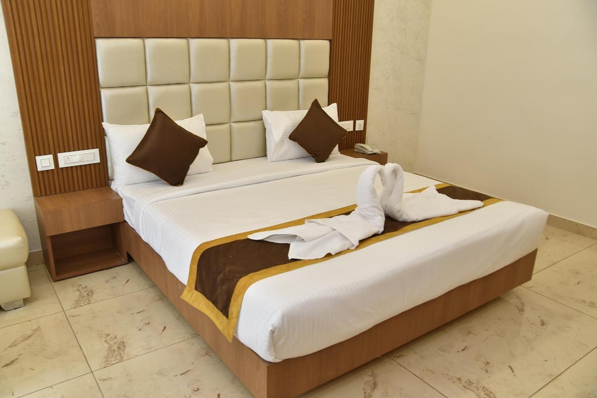 Sukhi A luxury Stay Inn Deluxe Room With Balcony 3