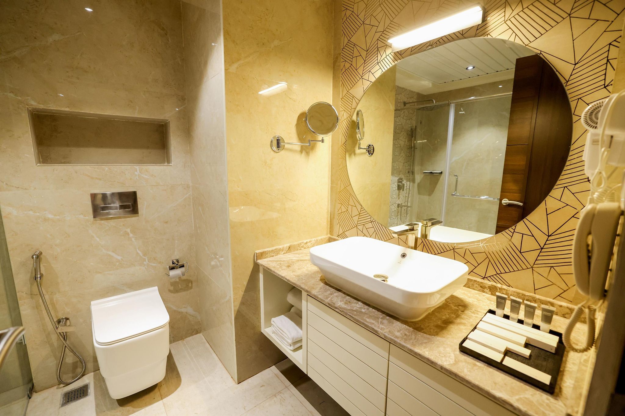 AJ Grand Hotel Deluxe Double or Twin Room 4