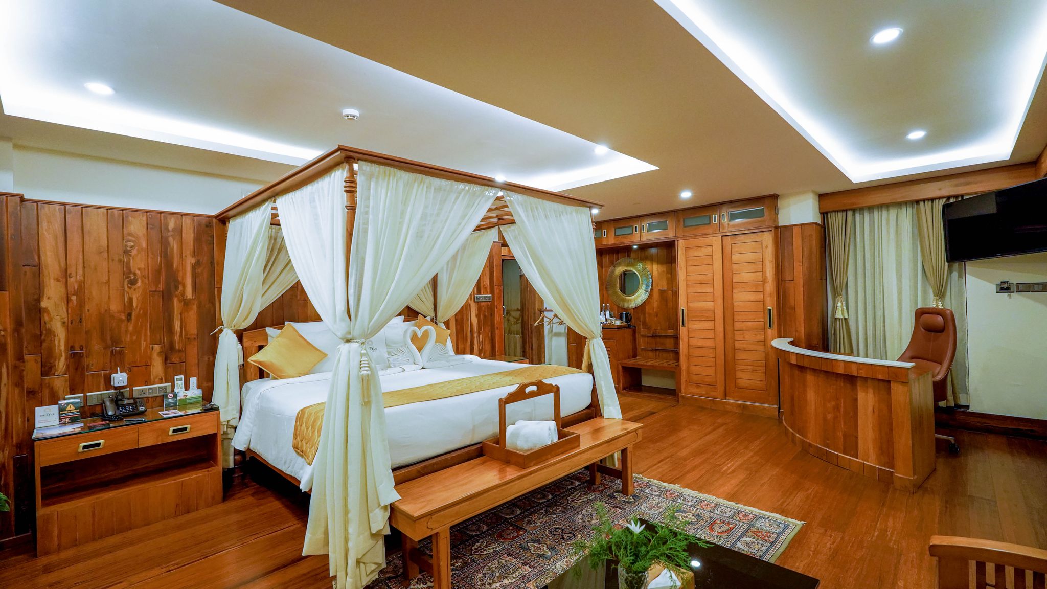 Chandys Drizzle Drops Deluxe Double Room