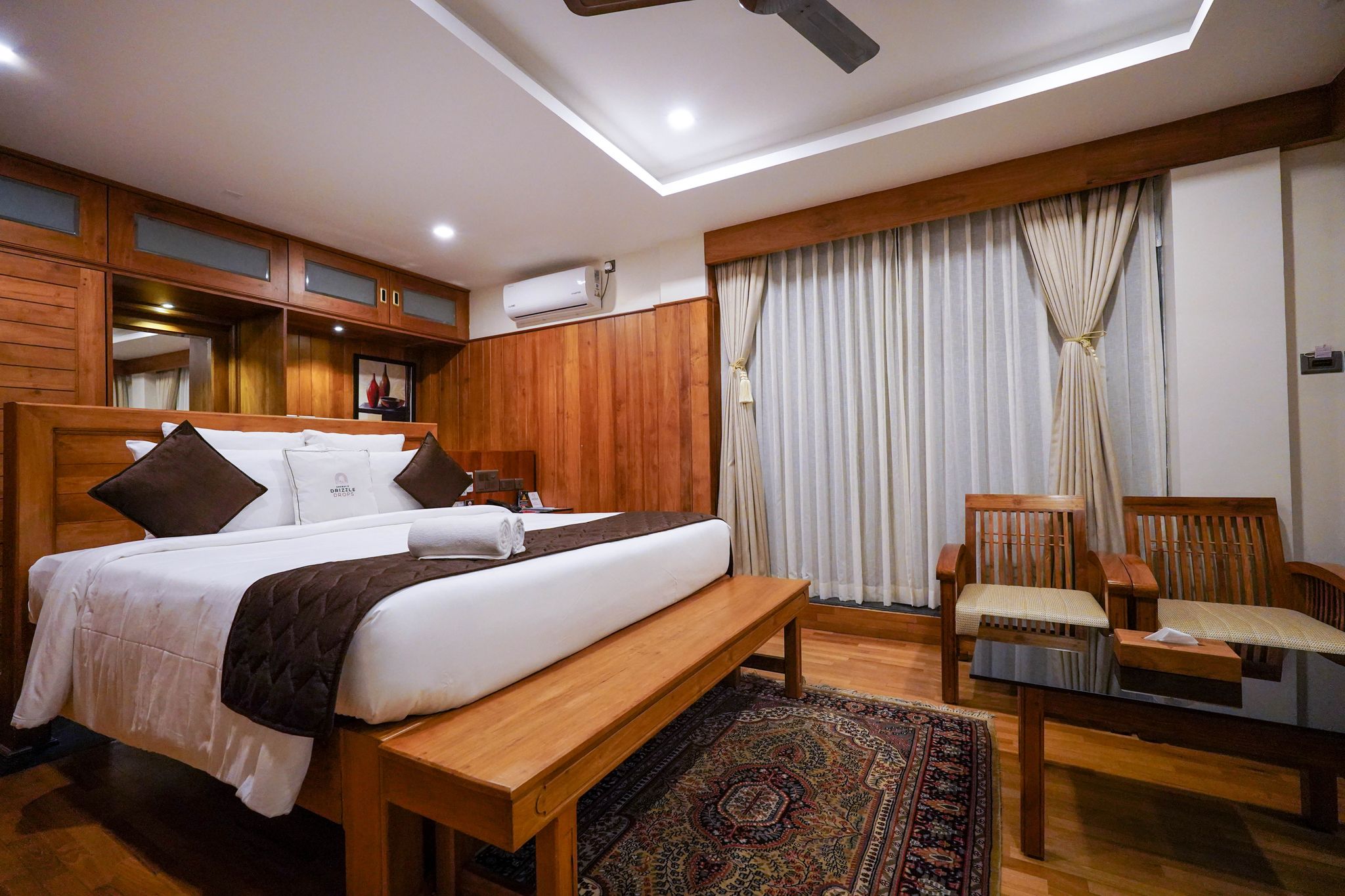 Chandys Drizzle Drops Deluxe Double Room 2