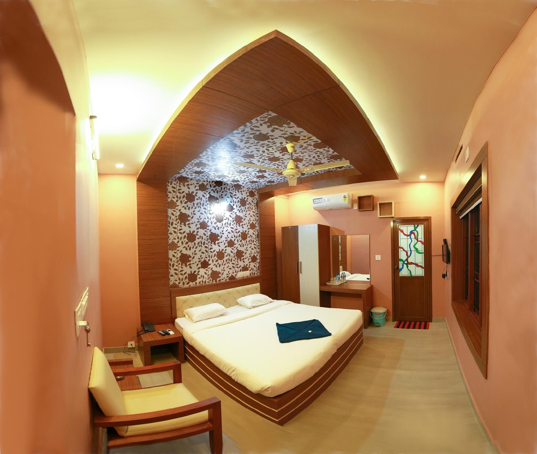 Gateway Airport Hotel Deluxe Double Room 2