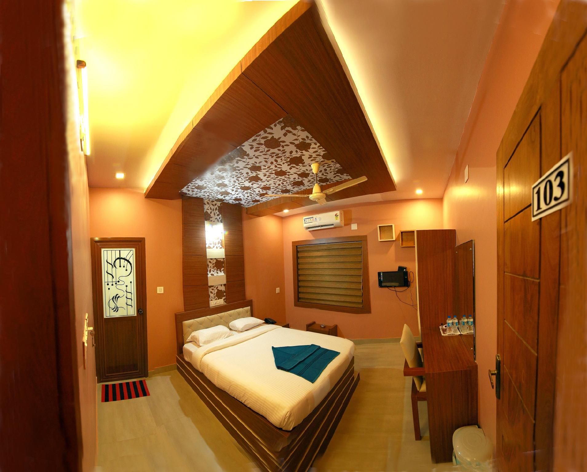 Gateway Airport Hotel Deluxe Double Room 3