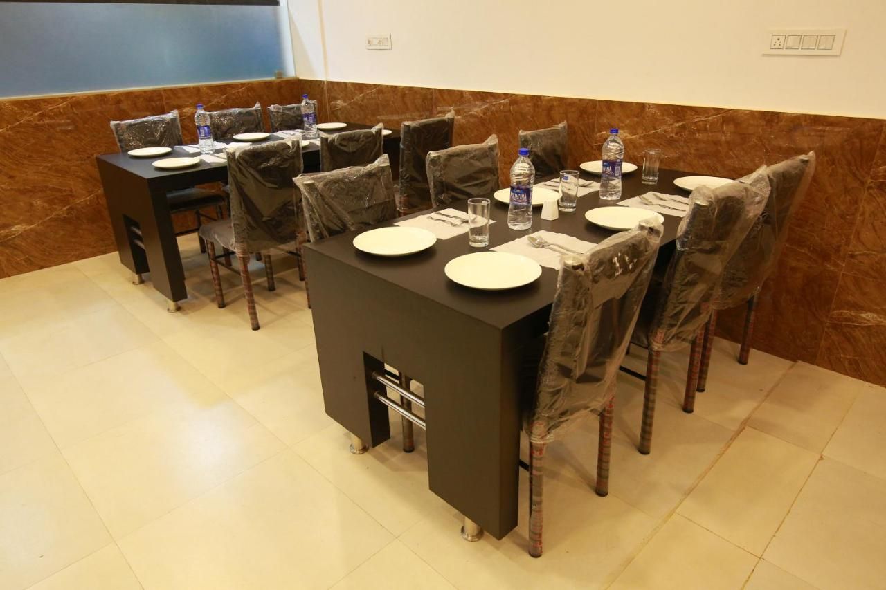 undefined Gateway Airport Hotel 4