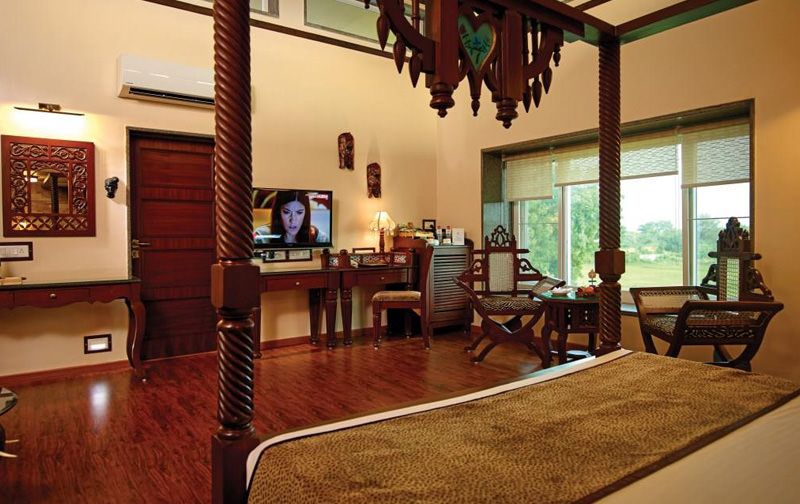 Neonz Resort & Club Thematic Royal Villa Room 6