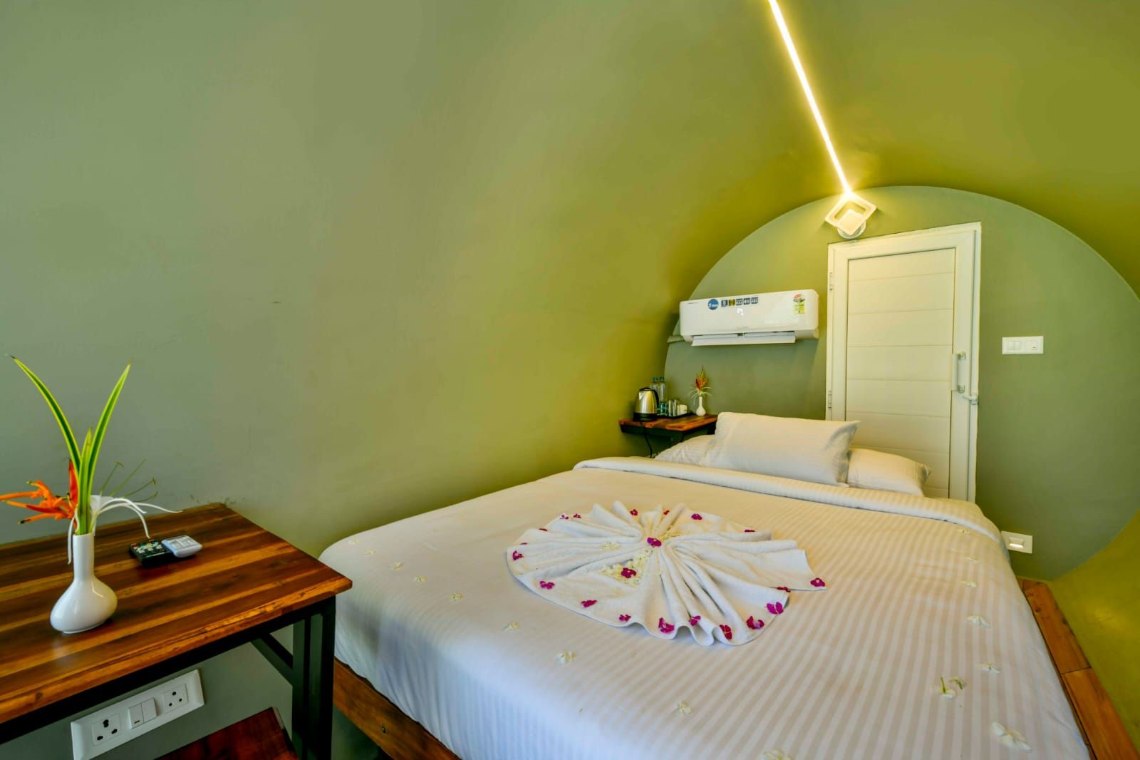 Capsule Room