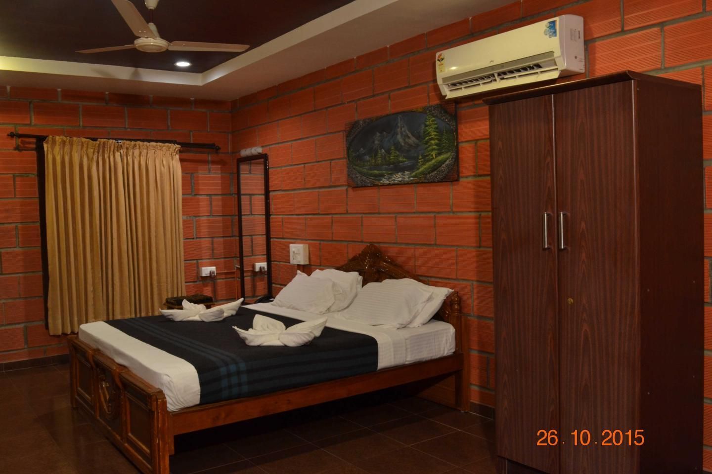 IBEX River Resort, Pollachi VINTAGE ROOM POOL VIEW 3