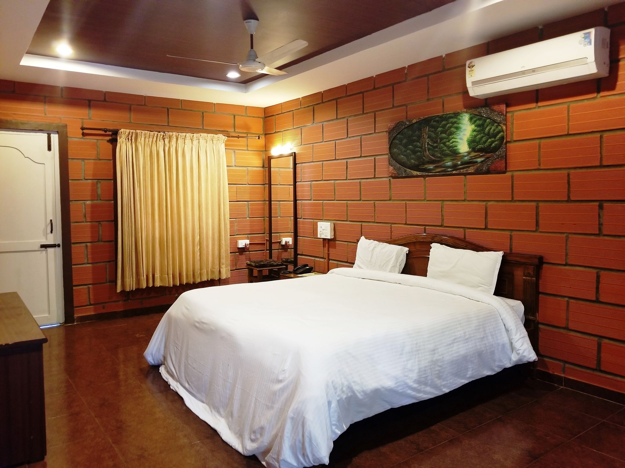 IBEX River Resort, Pollachi VINTAGE ROOM POOL VIEW