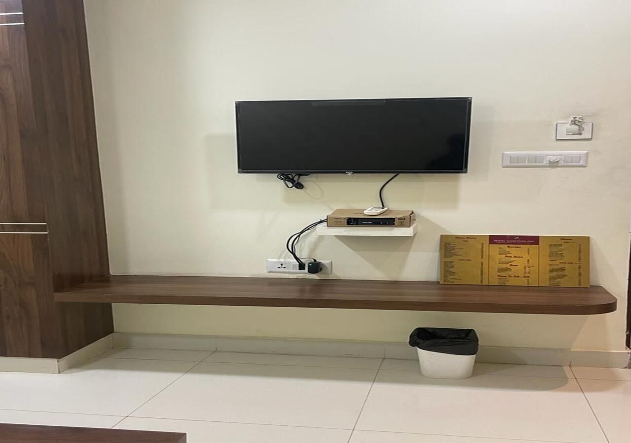 Hotel Maruthi Inn Suite Room 3