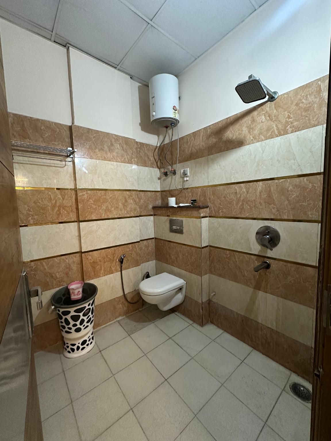 Deluxe - 1 Queen Bed