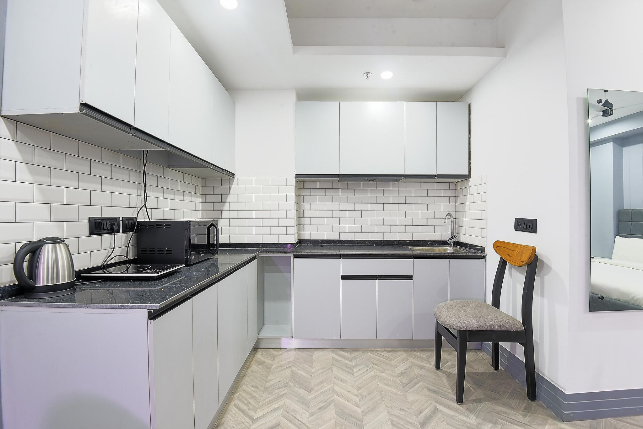 undefined Bedchambers Luxurious 1BHK Serviced Apartment 7