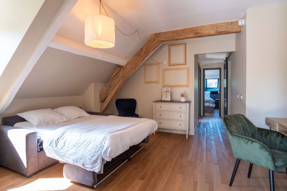 Family Room, 1 King Bed, Non Smoking (with Sofabed)