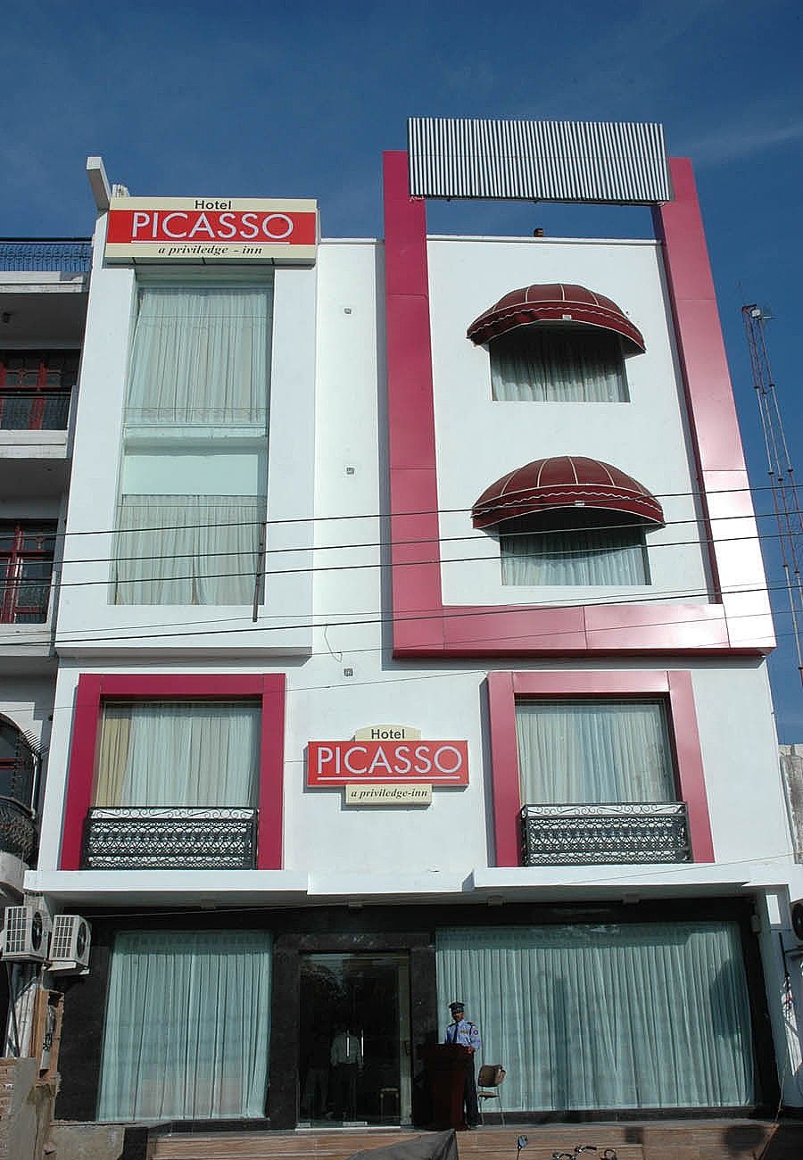 undefined Hotel Picasso, Paschim Vihar