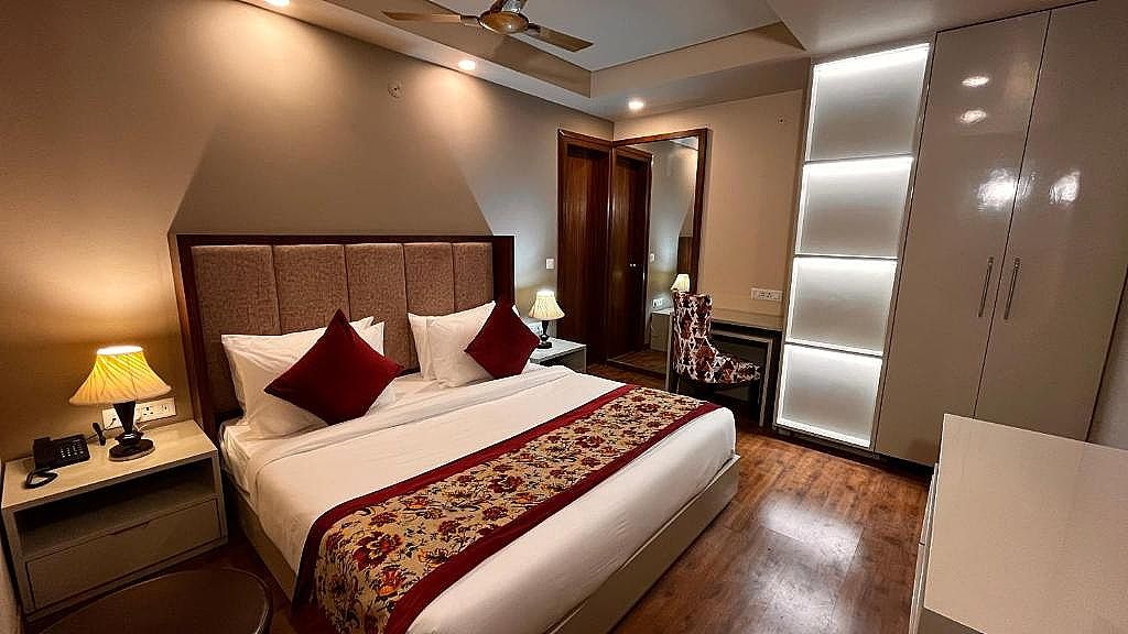 IP Royal- A Luxury Hotel Laxmi Nagar Deluxe Room 4