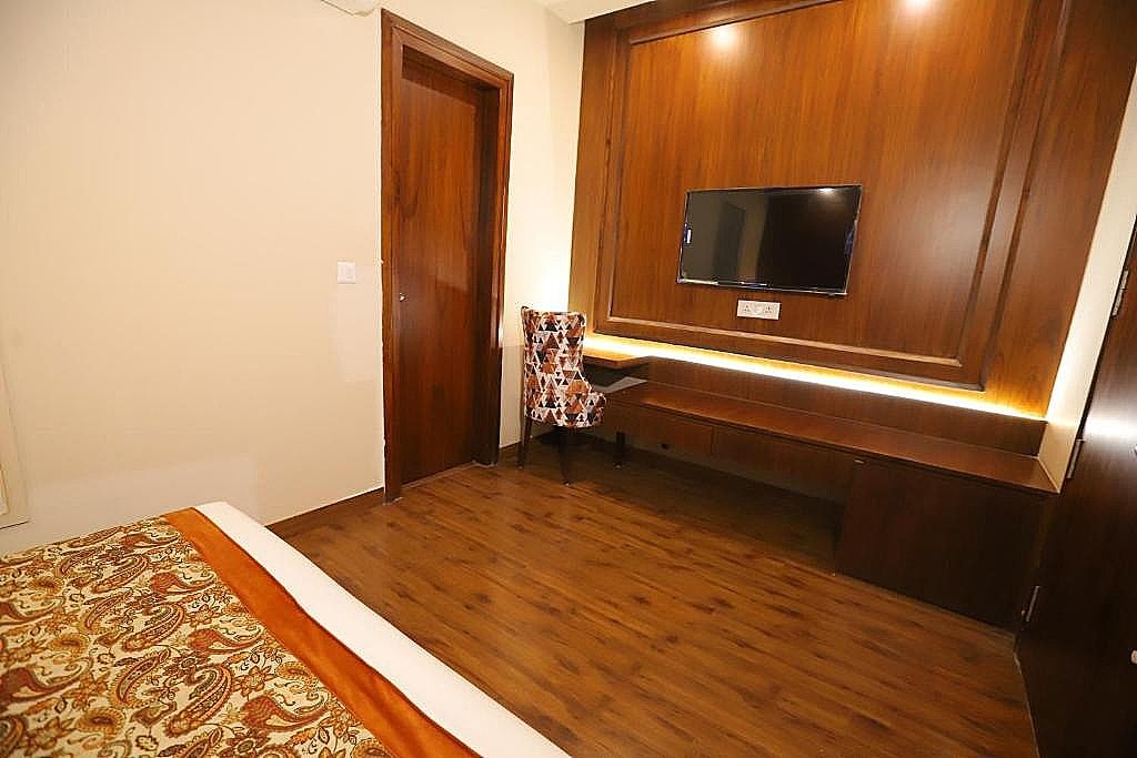 IP Royal- A Luxury Hotel Laxmi Nagar Deluxe Room 114