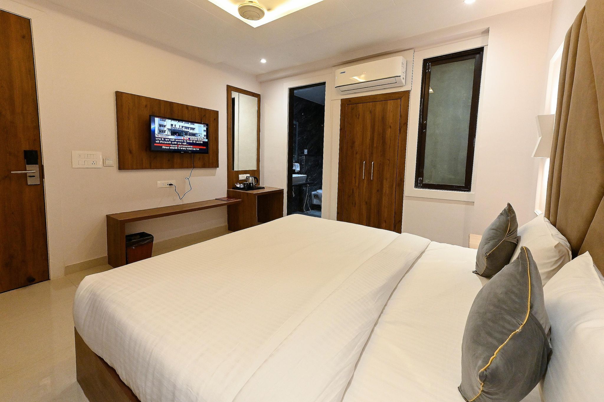 Hotel Avalon Palm Deluxe Room 4